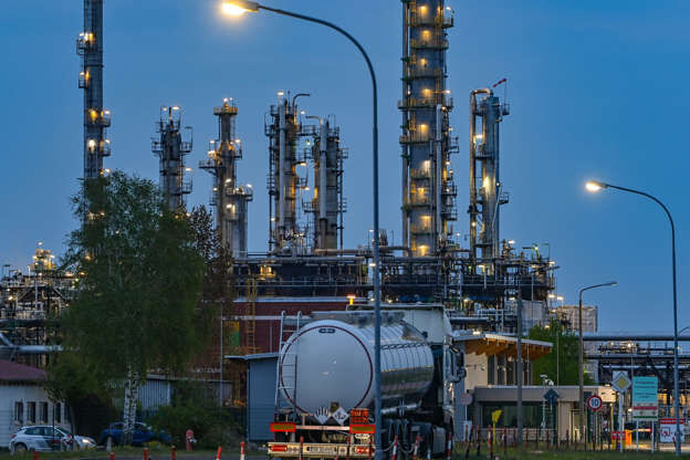 شرکت پالایش و پخش فرآورده‌های نفتی اعلام کرد؛ افزایش ۱۶ میلیون لیتری توزیع گازوئیل یورو۵ در دولت سیزدهم