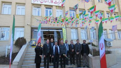 در شرکت گاز استان البرز صورت گرفت؛ استقبال از دهه فجر انقلاب اسلامی با توزیع گل و شیرینی