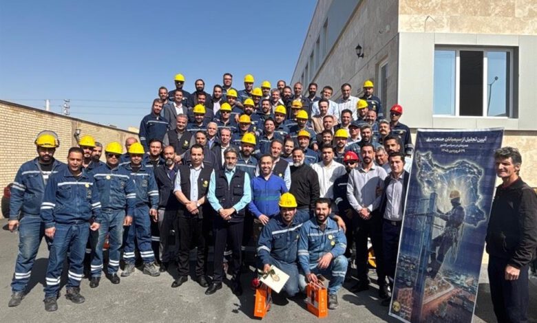 تجلیل از سیمبانان فداكار توزیع برق استان البرز